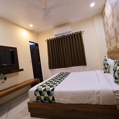 Maruti Group Of Hotels - Shri Naman Nāthdwāra Exteriör bild