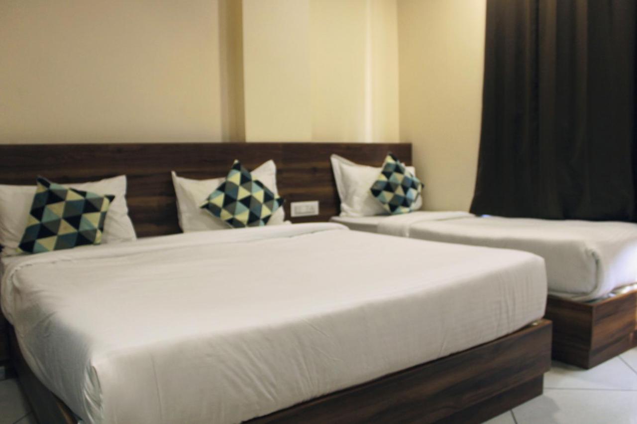 Maruti Group Of Hotels - Shri Naman Nāthdwāra Exteriör bild