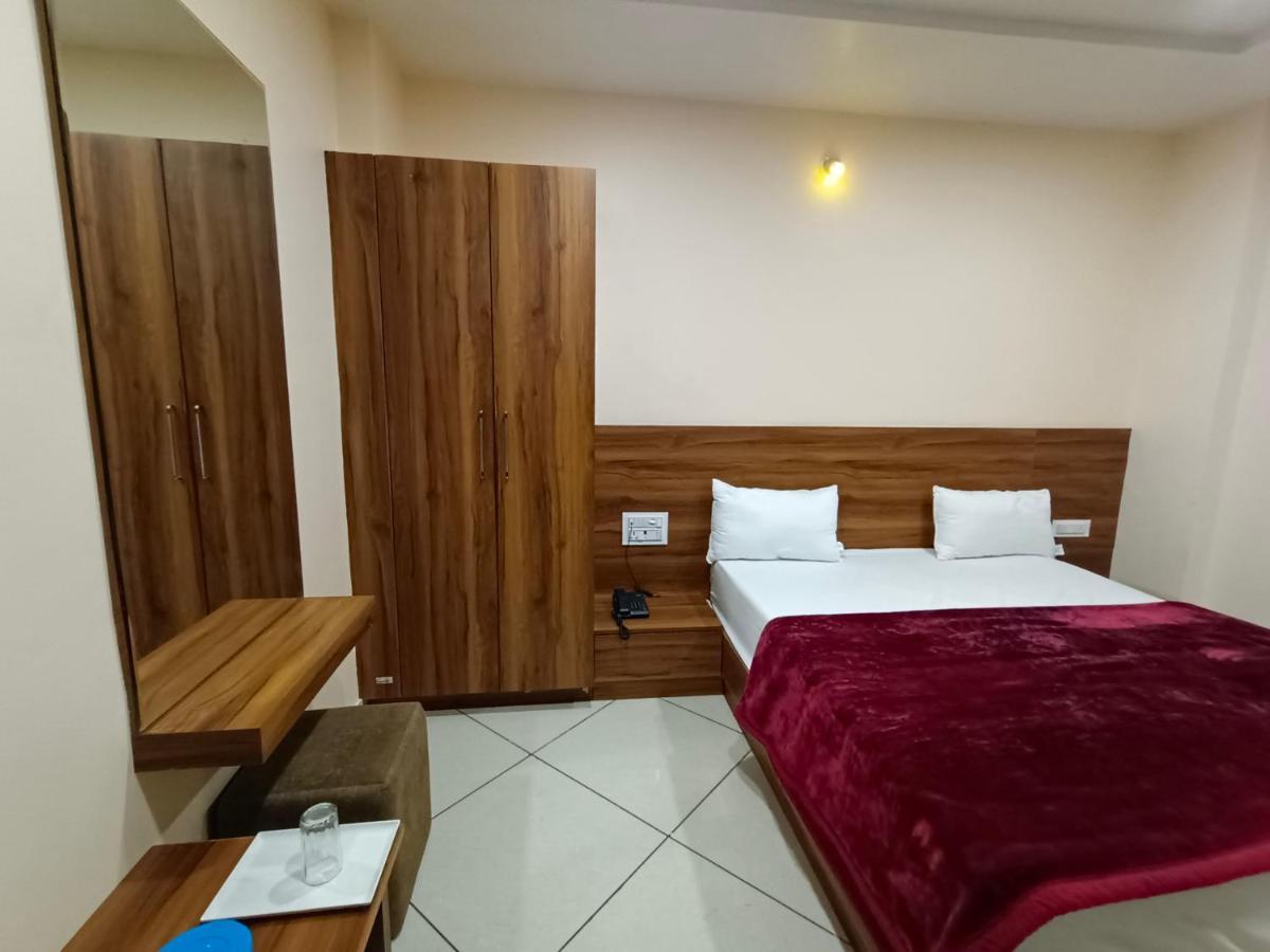 Maruti Group Of Hotels - Shri Naman Nāthdwāra Exteriör bild